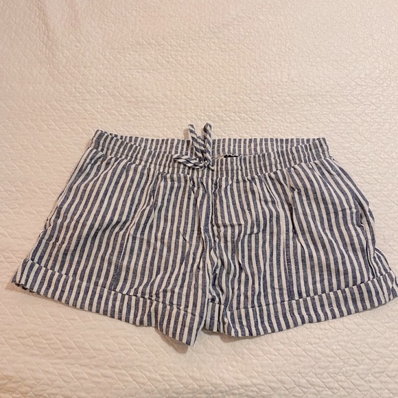 Women’s Universal Thread High Rise Linen Pull-On Shorts with Pockets - Picture 1 of 4